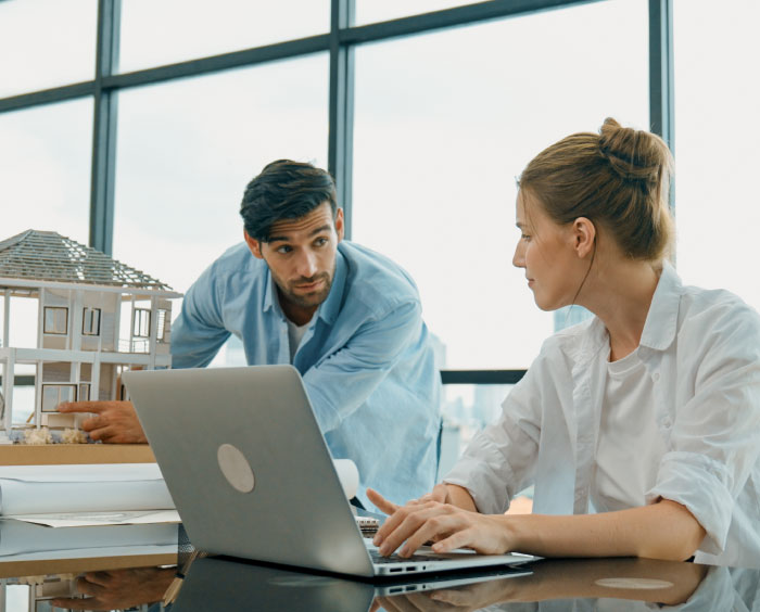 Consultant discussing tour link setup with client.